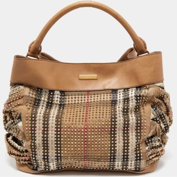 Burberry Handbags - Burberry
Burberry Beige House Check Canvas and
Leather Pleated Studded Hobo